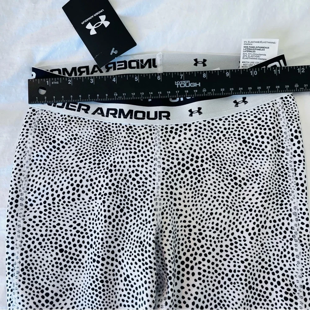 Under Armour Black and White Leggings with Modern Style